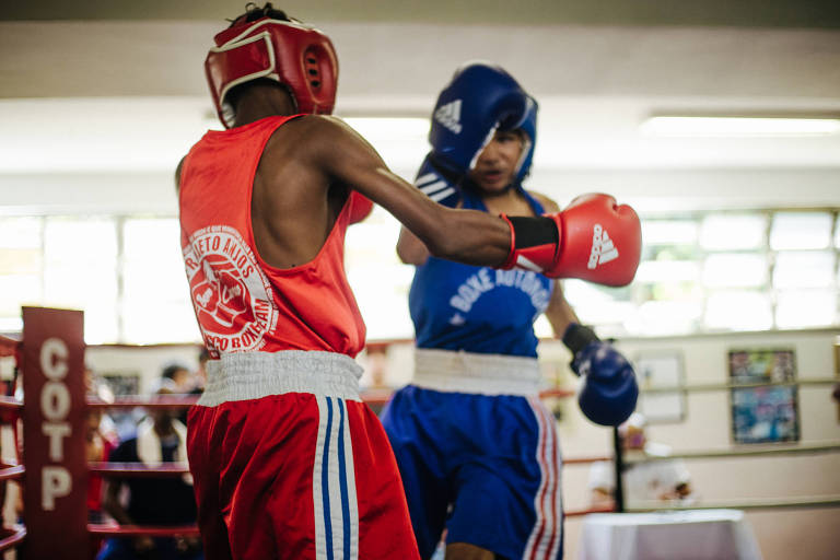 Kelvy saiu da Bahia, treinou boxe na favela e virou campeão aos 14